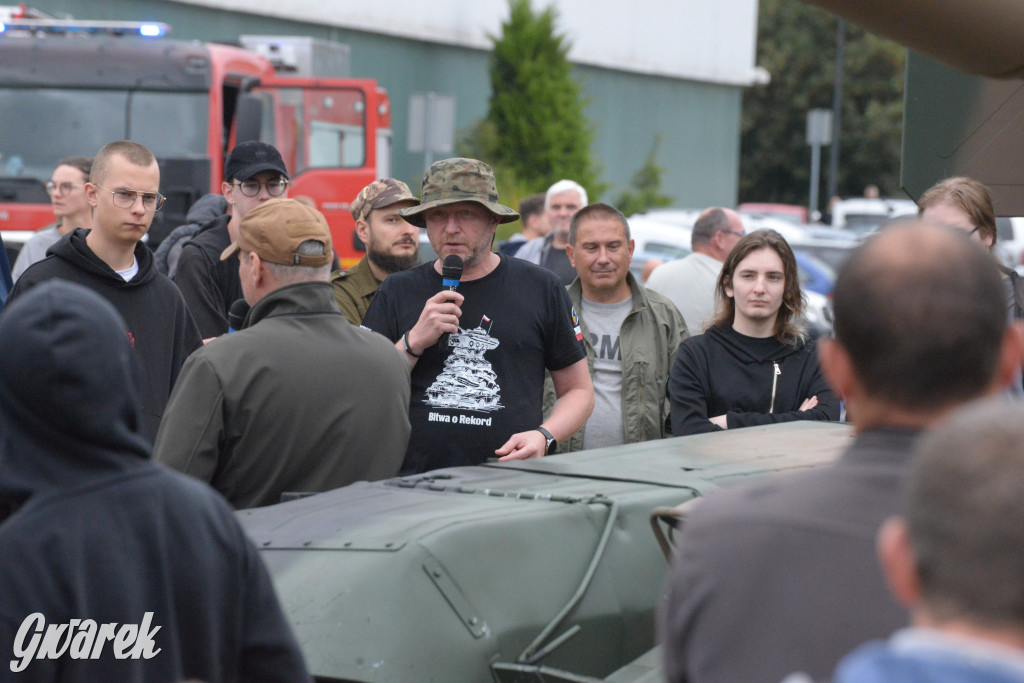Tarnogórski Piknik Militarny z czołgiem Twardy