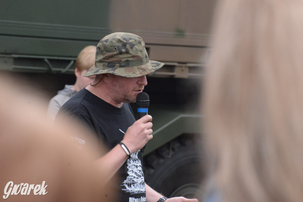 Tarnogórski Piknik Militarny z czołgiem Twardy