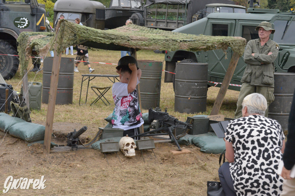 Tarnogórski Piknik Militarny z czołgiem Twardy