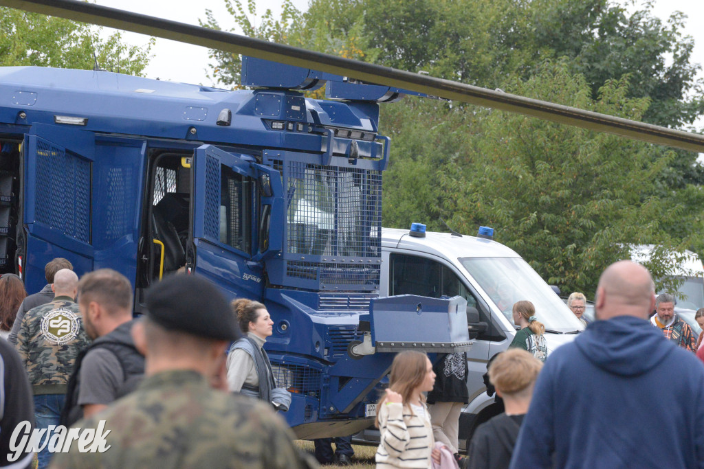 Tarnogórski Piknik Militarny z czołgiem Twardy