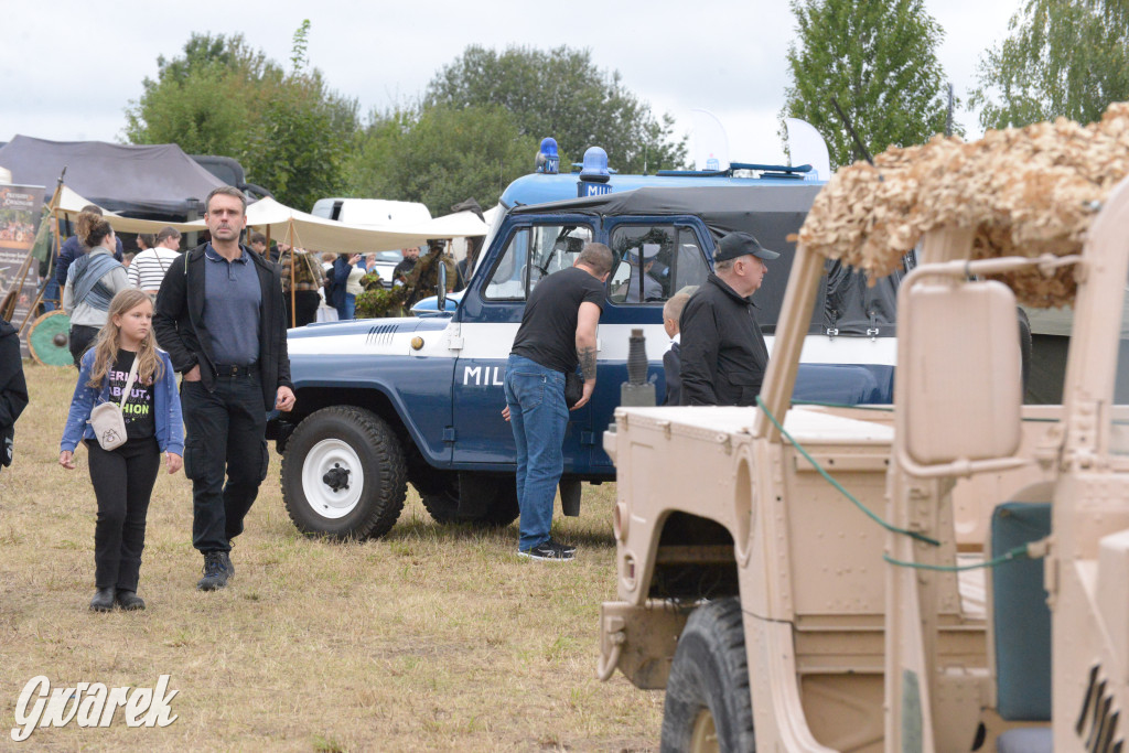 Tarnogórski Piknik Militarny z czołgiem Twardy