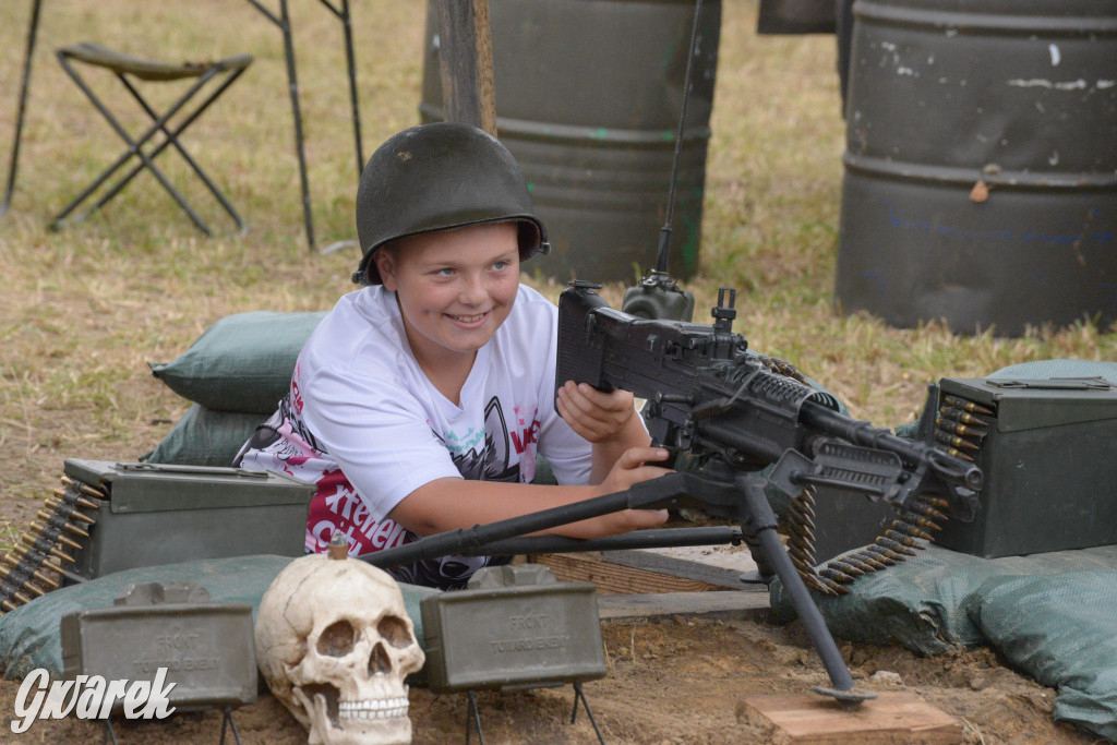 Tarnogórski Piknik Militarny z czołgiem Twardy