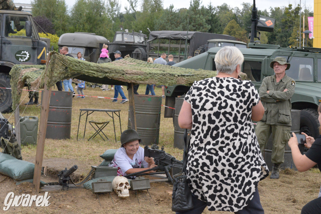 Tarnogórski Piknik Militarny z czołgiem Twardy