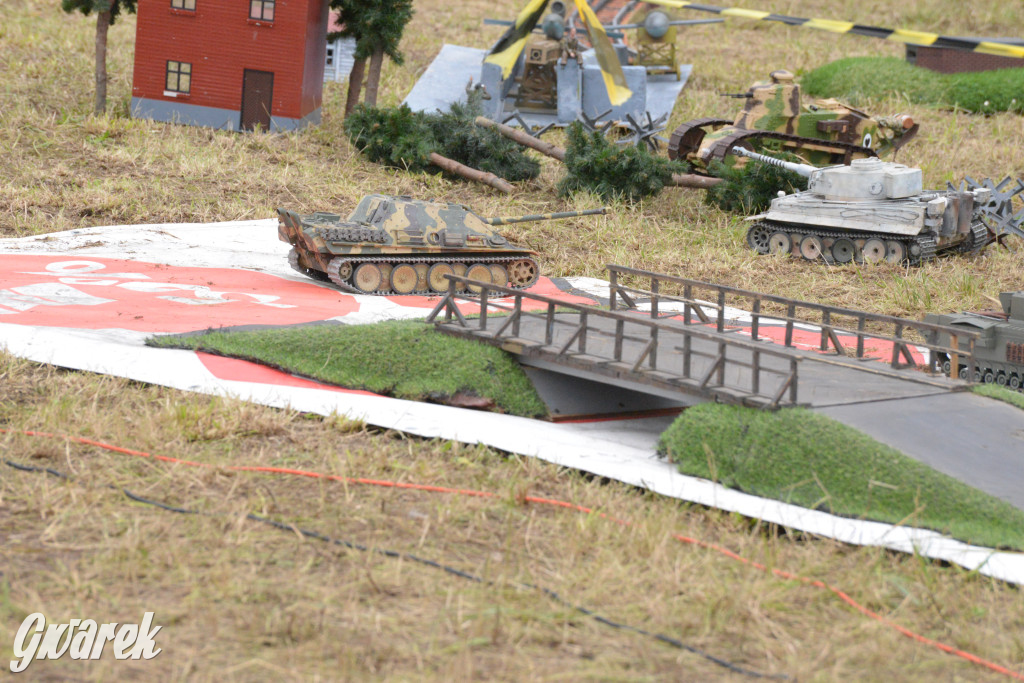 Tarnogórski Piknik Militarny z czołgiem Twardy