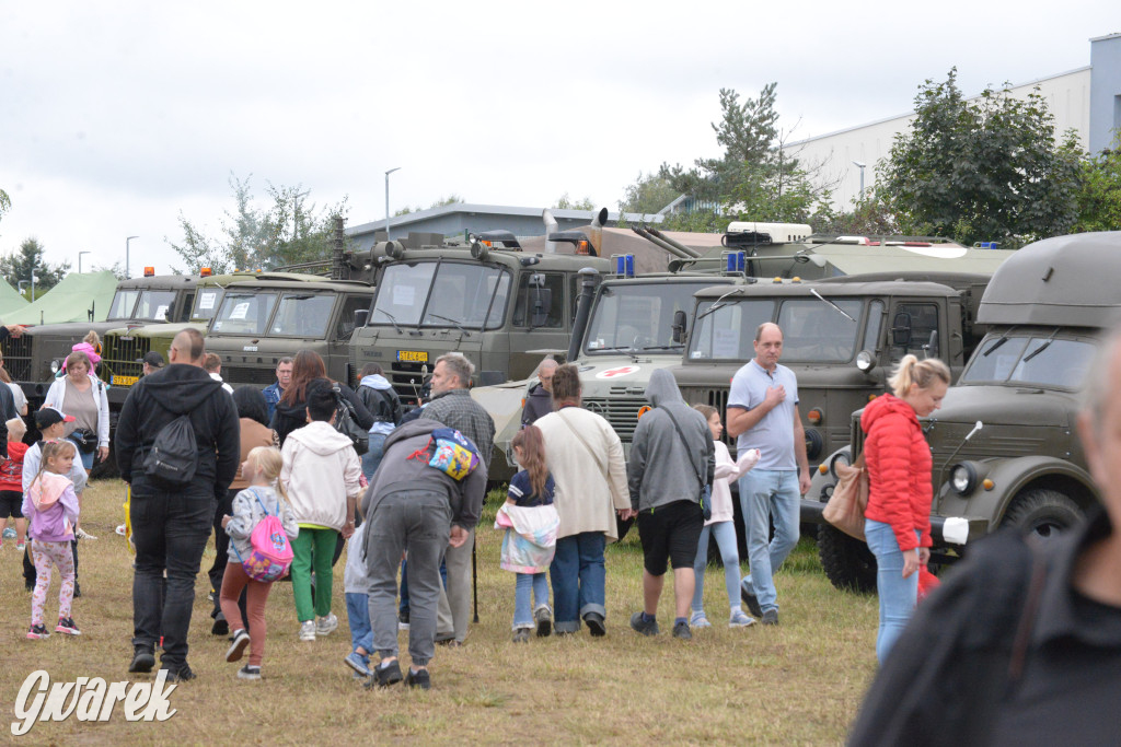 Tarnogórski Piknik Militarny z czołgiem Twardy