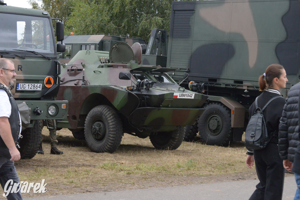 Tarnogórski Piknik Militarny z czołgiem Twardy