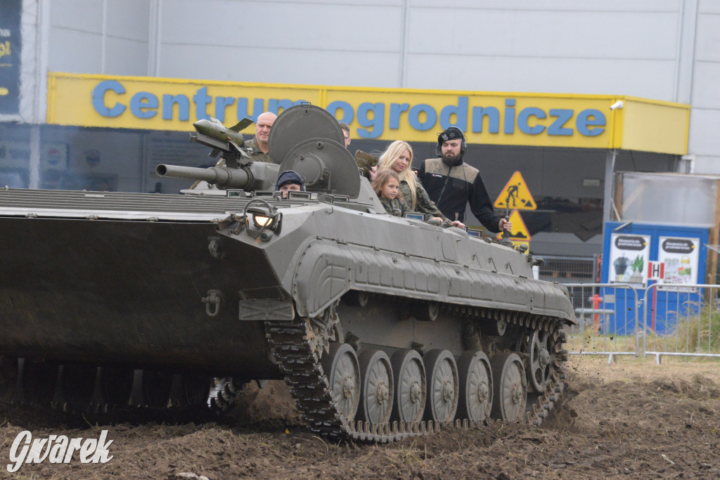Tarnogórski Piknik Militarny z czołgiem Twardy