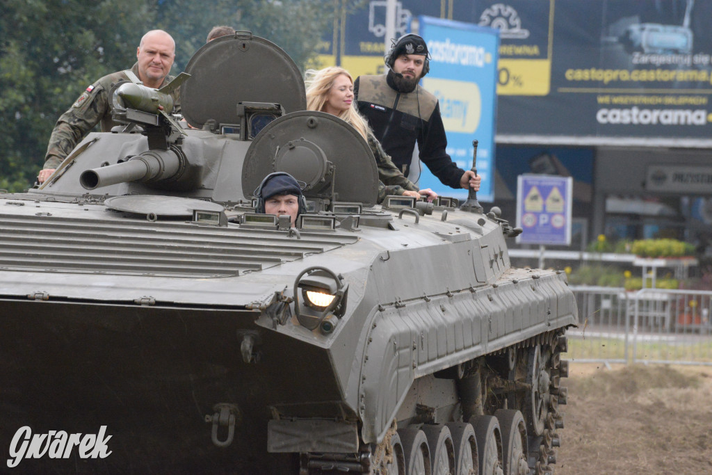 Tarnogórski Piknik Militarny z czołgiem Twardy