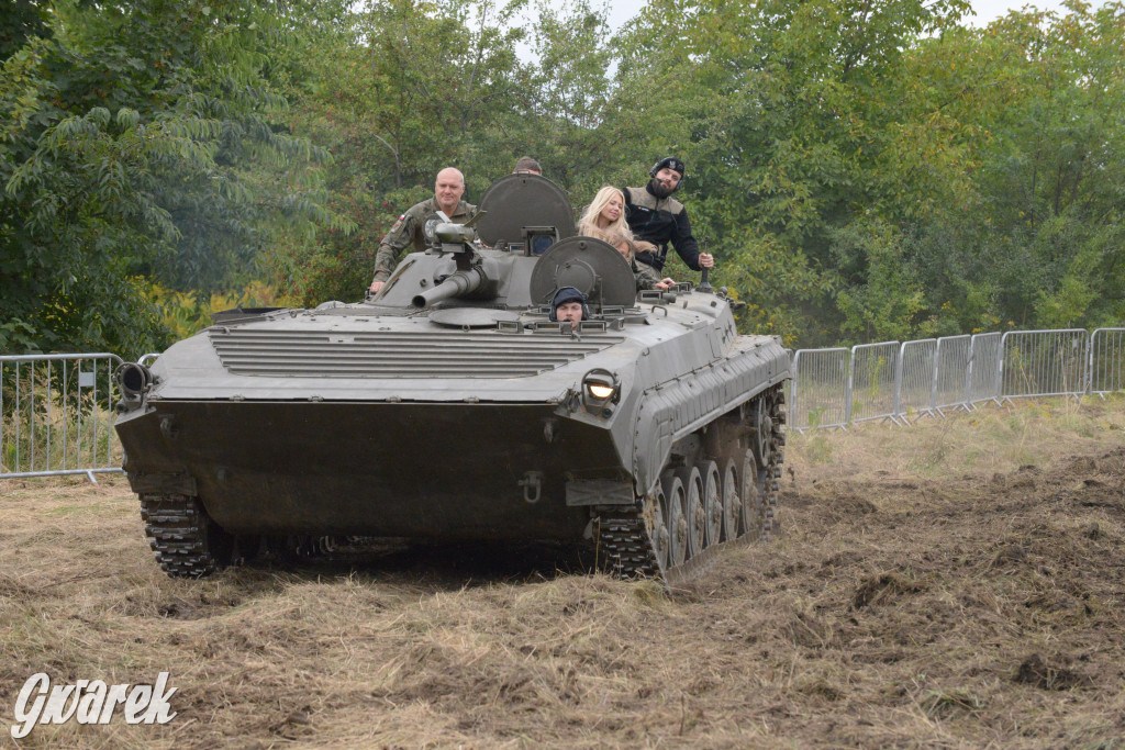 Tarnogórski Piknik Militarny z czołgiem Twardy