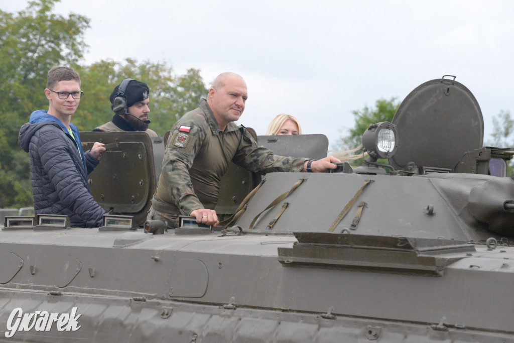 Tarnogórski Piknik Militarny z czołgiem Twardy