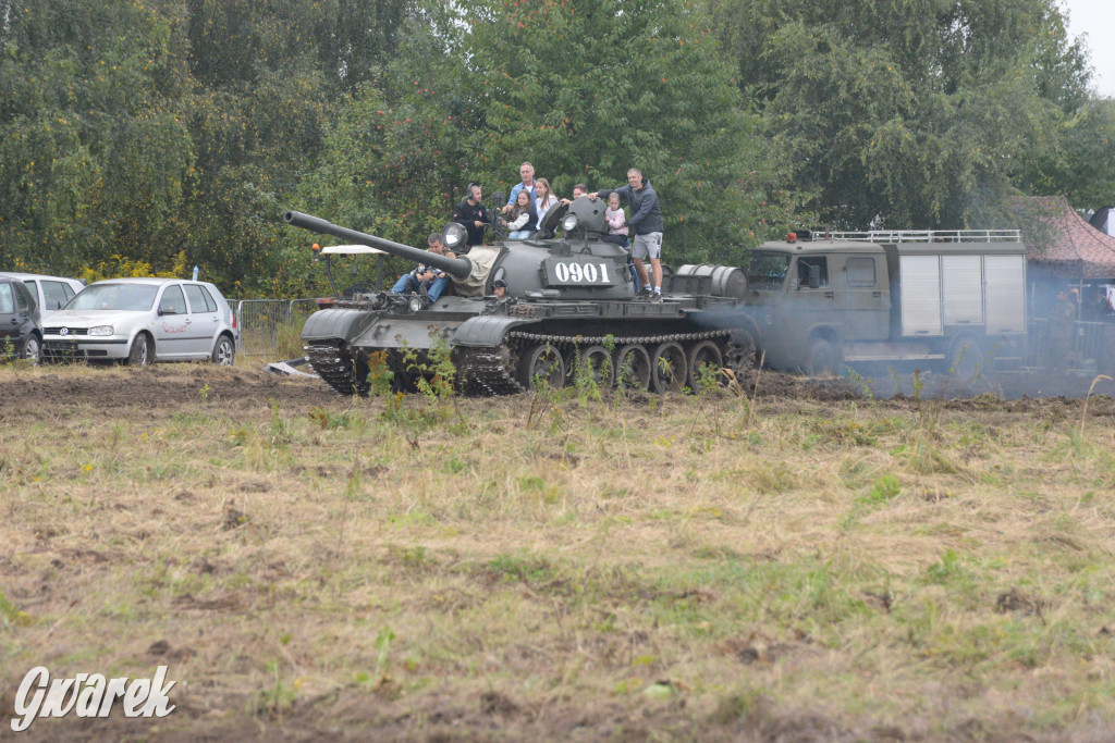 Tarnogórski Piknik Militarny z czołgiem Twardy