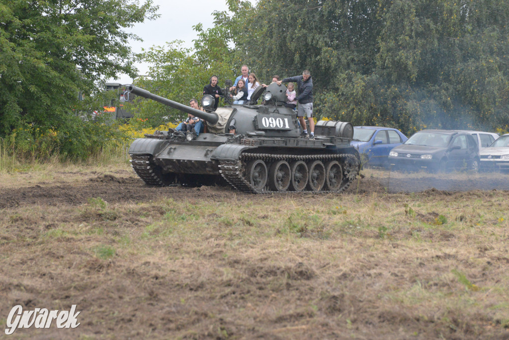Tarnogórski Piknik Militarny z czołgiem Twardy