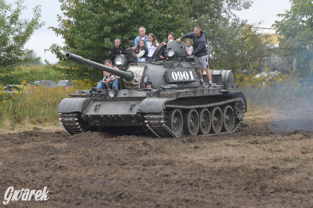 Tarnogórski Piknik Militarny z czołgiem Twardy