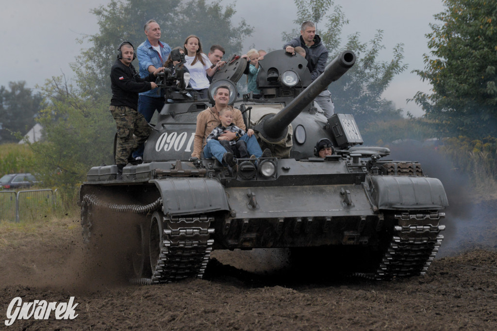 Tarnogórski Piknik Militarny z czołgiem Twardy