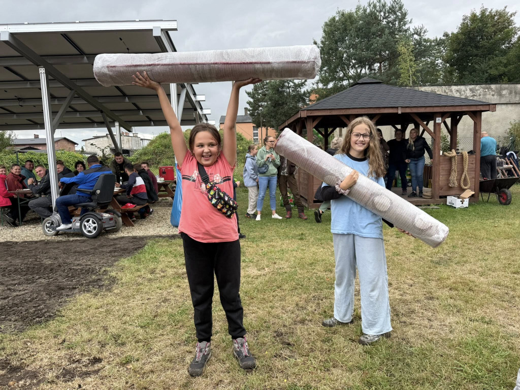 Pniowiec. Zebrali w lesie cztery kontenery śmieci