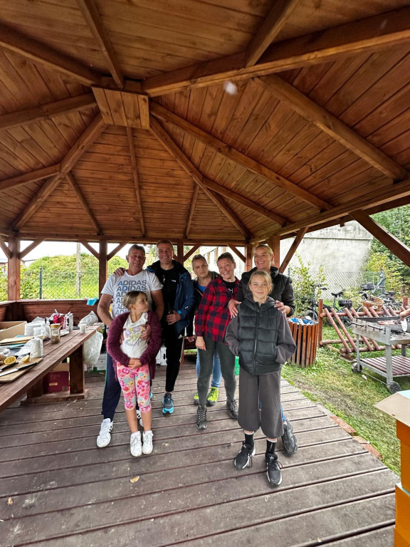 Pniowiec. Zebrali w lesie cztery kontenery śmieci