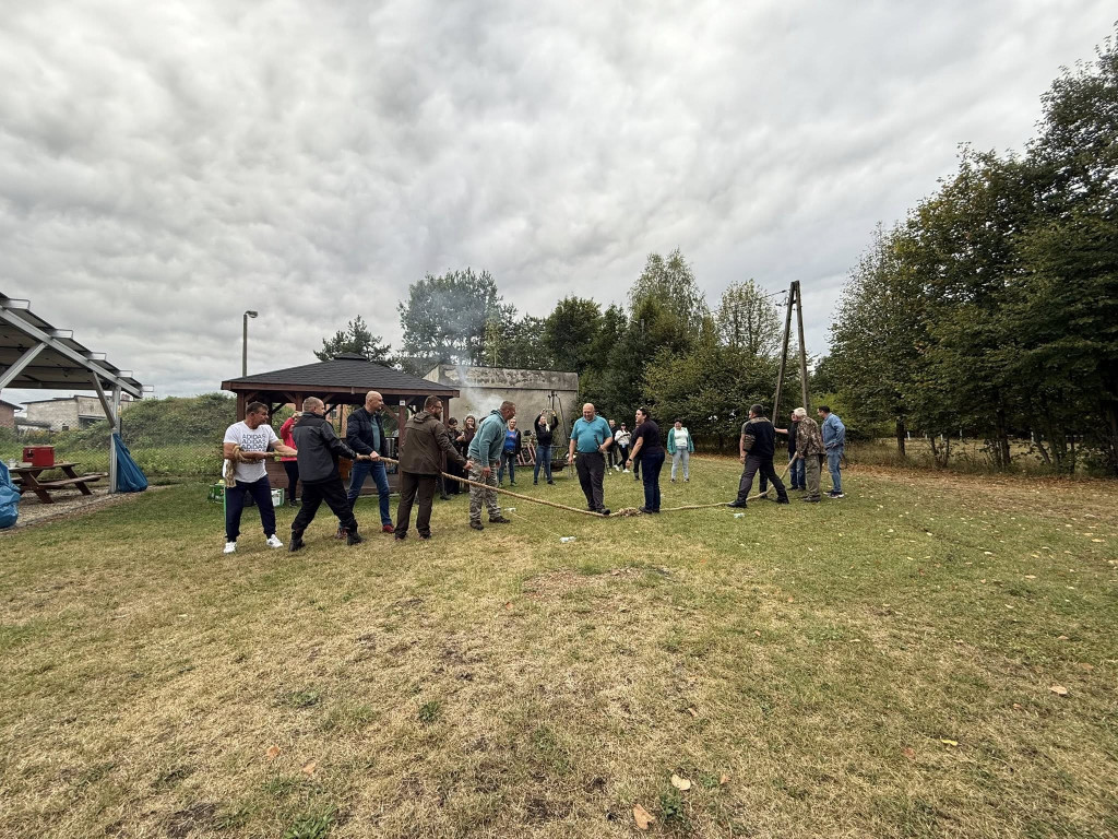 Pniowiec. Zebrali w lesie cztery kontenery śmieci