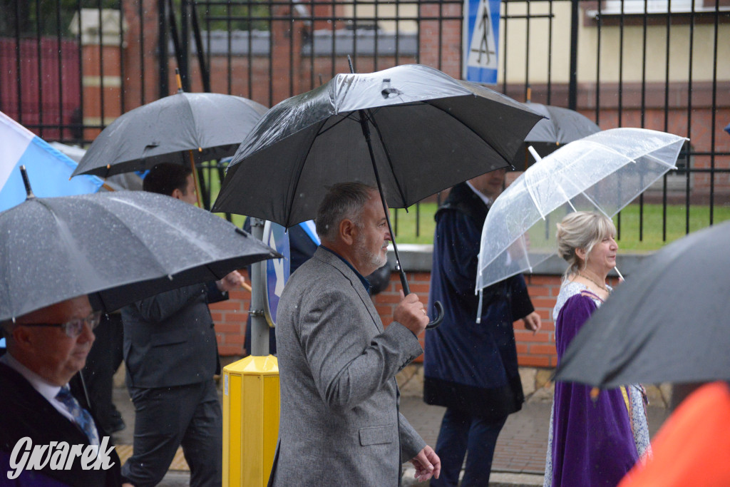 Gwarki 2025. Pochód w deszczu (cz. historyczna)