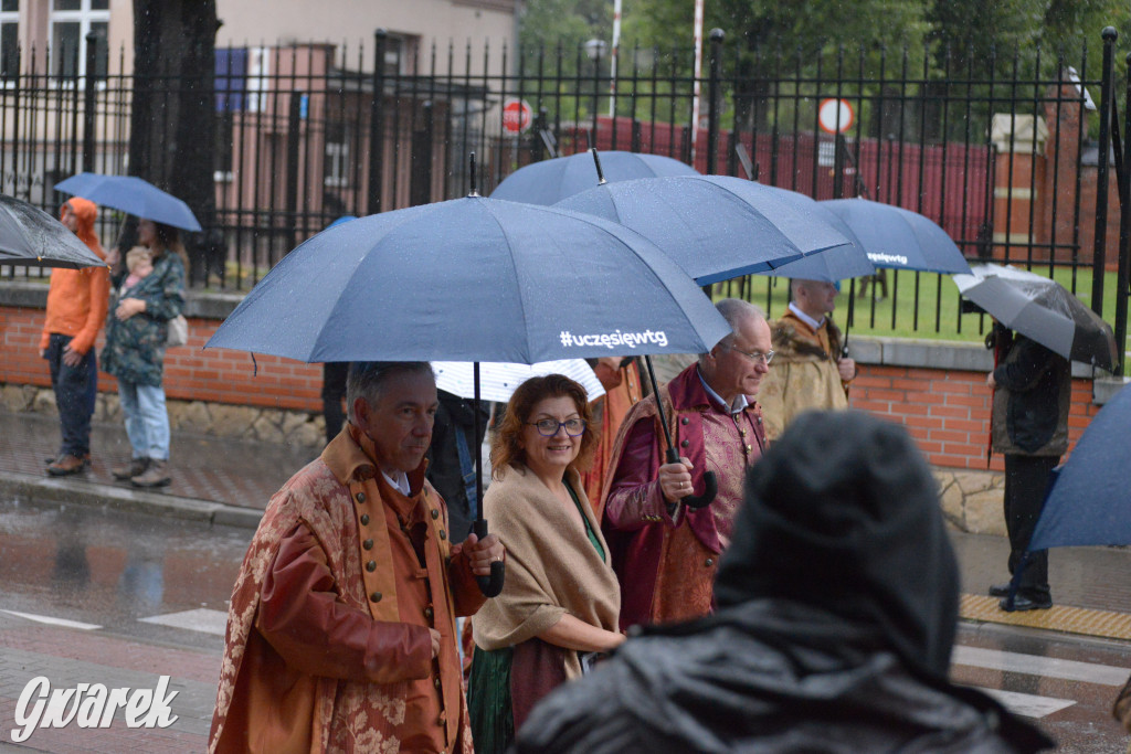Gwarki 2025. Pochód w deszczu (cz. historyczna)