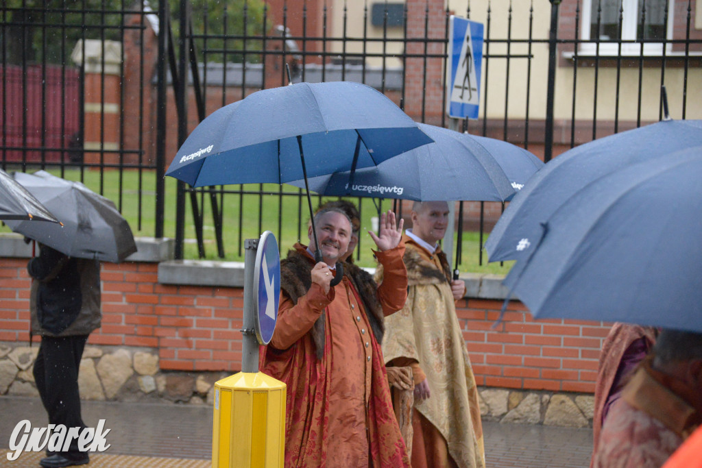 Gwarki 2025. Pochód w deszczu (cz. historyczna)