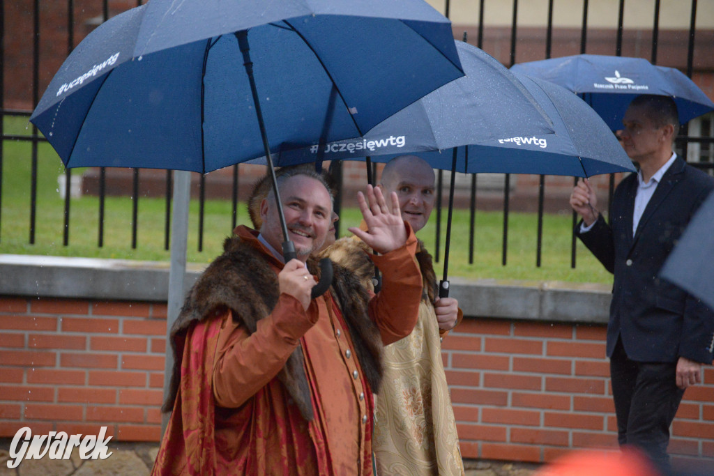 Gwarki 2025. Pochód w deszczu (cz. historyczna)