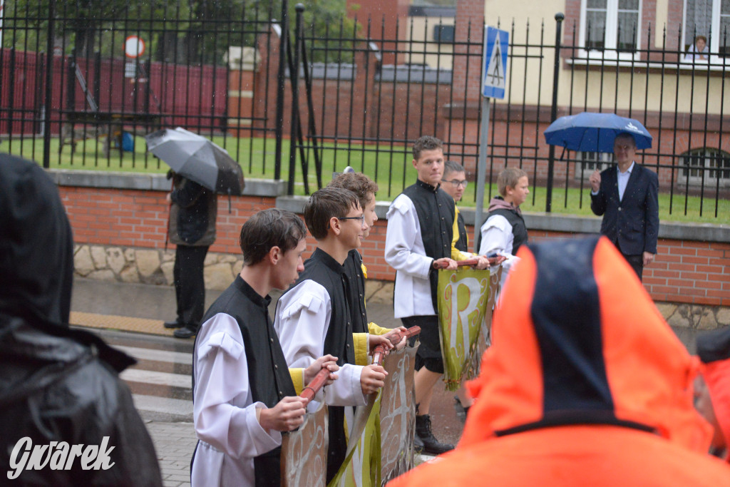 Gwarki 2025. Pochód w deszczu (cz. historyczna)