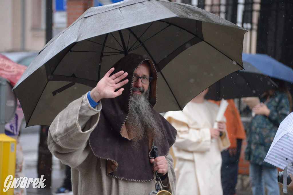 Gwarki 2025. Pochód w deszczu (cz. historyczna)