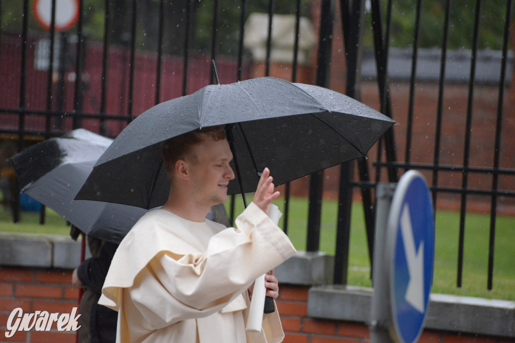 Gwarki 2025. Pochód w deszczu (cz. historyczna)