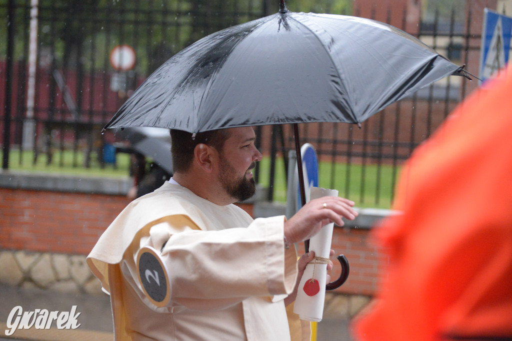 Gwarki 2025. Pochód w deszczu (cz. historyczna)