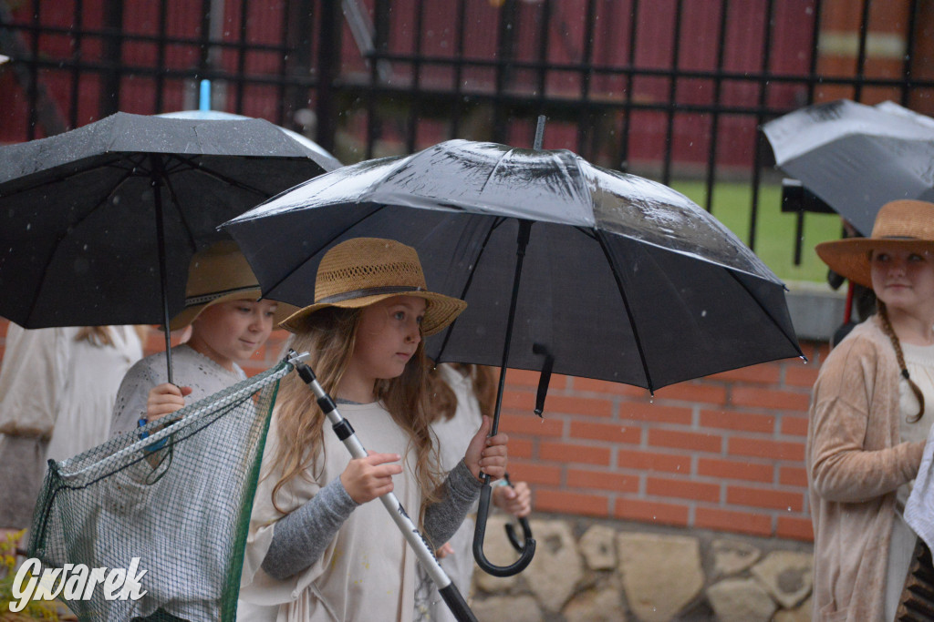 Gwarki 2025. Pochód w deszczu (cz. historyczna)