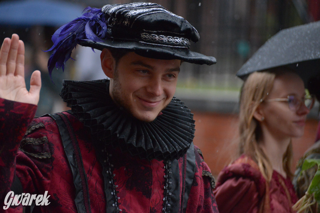 Gwarki 2025. Pochód w deszczu (cz. historyczna)