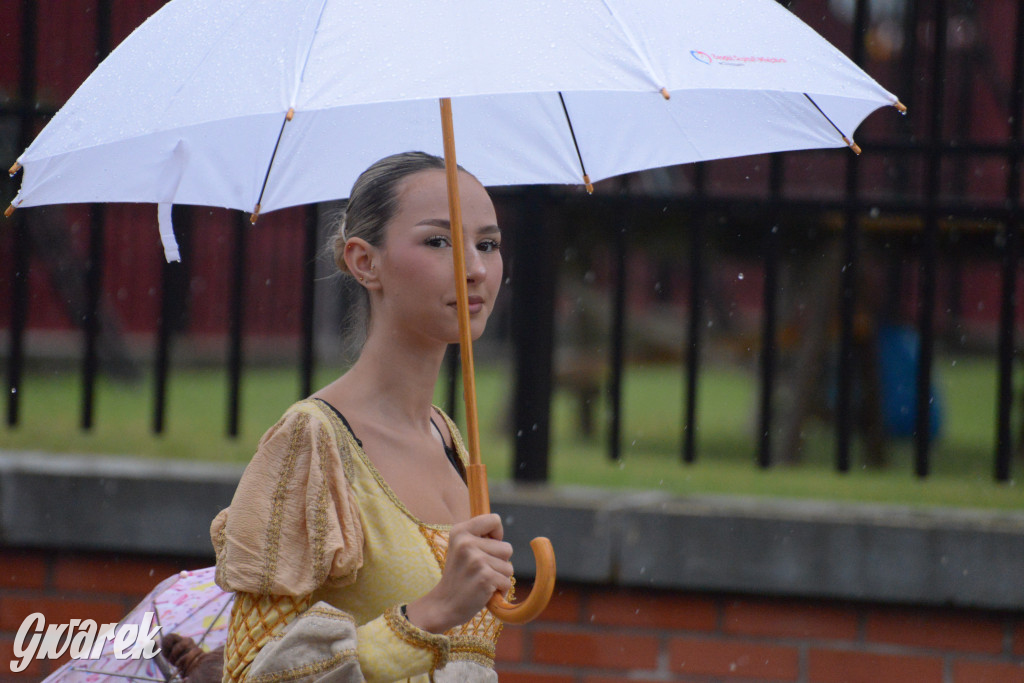 Gwarki 2025. Pochód w deszczu (cz. historyczna)