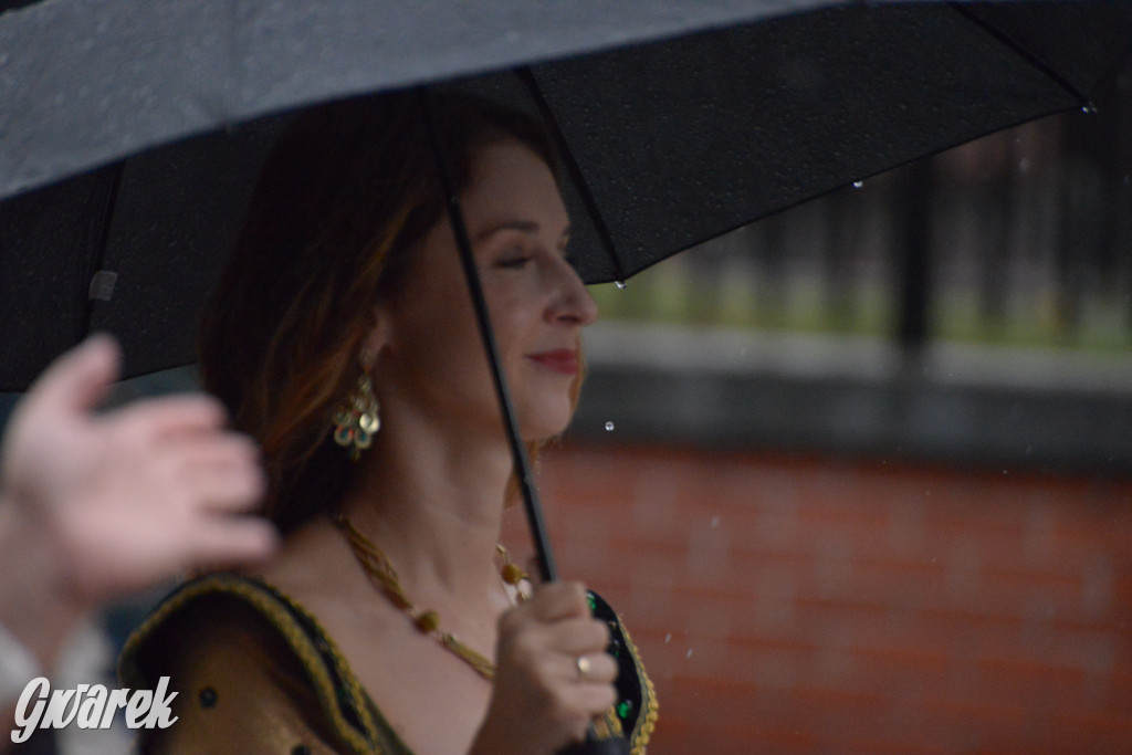 Gwarki 2025. Pochód w deszczu (cz. historyczna)