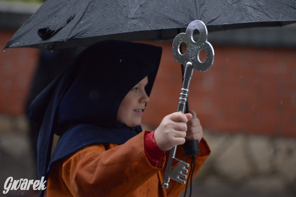 Gwarki 2025. Pochód w deszczu (cz. historyczna)