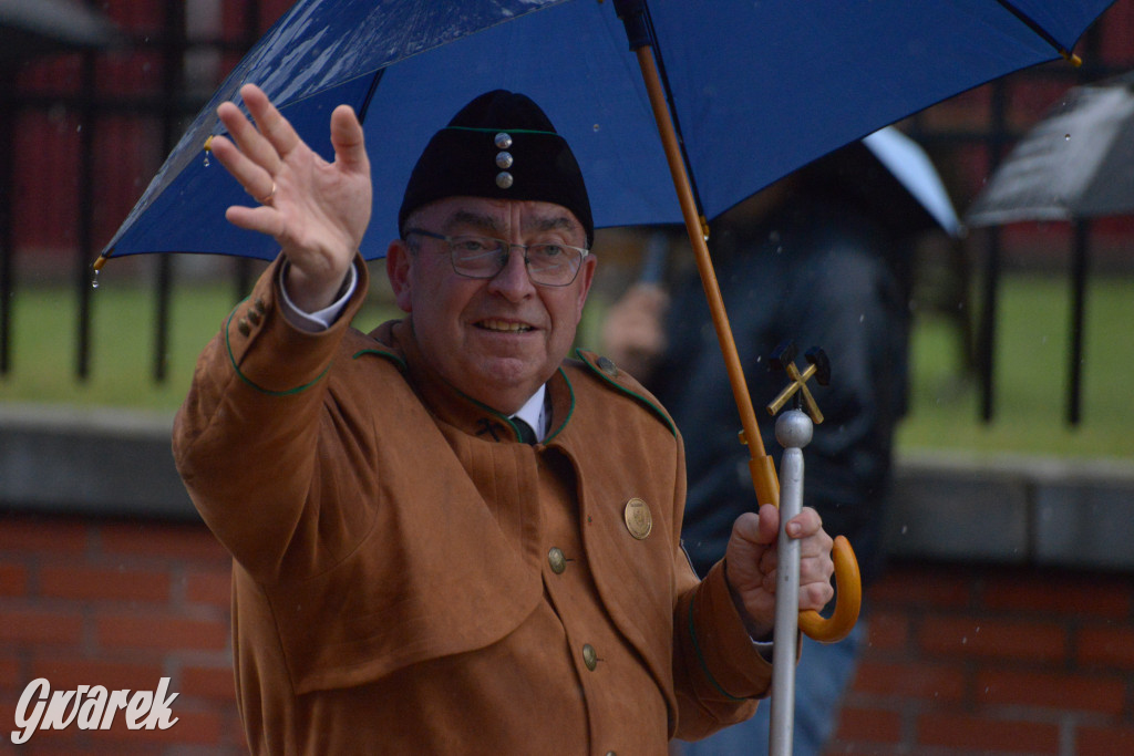 Gwarki 2025. Pochód w deszczu (cz. historyczna)