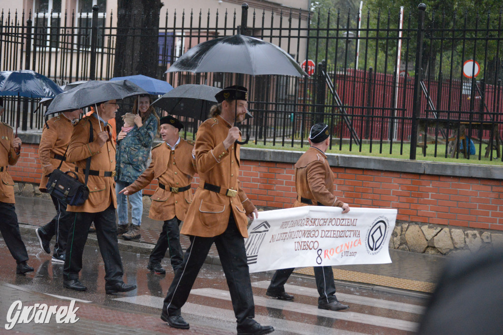 Gwarki 2025. Pochód w deszczu (cz. historyczna)