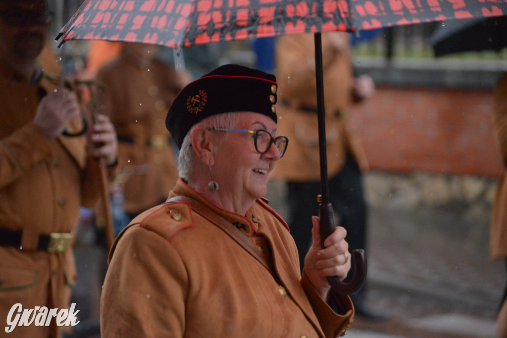 Gwarki 2025. Pochód w deszczu (cz. historyczna)