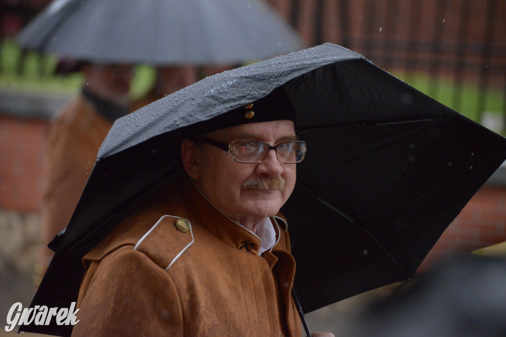 Gwarki 2025. Pochód w deszczu (cz. historyczna)
