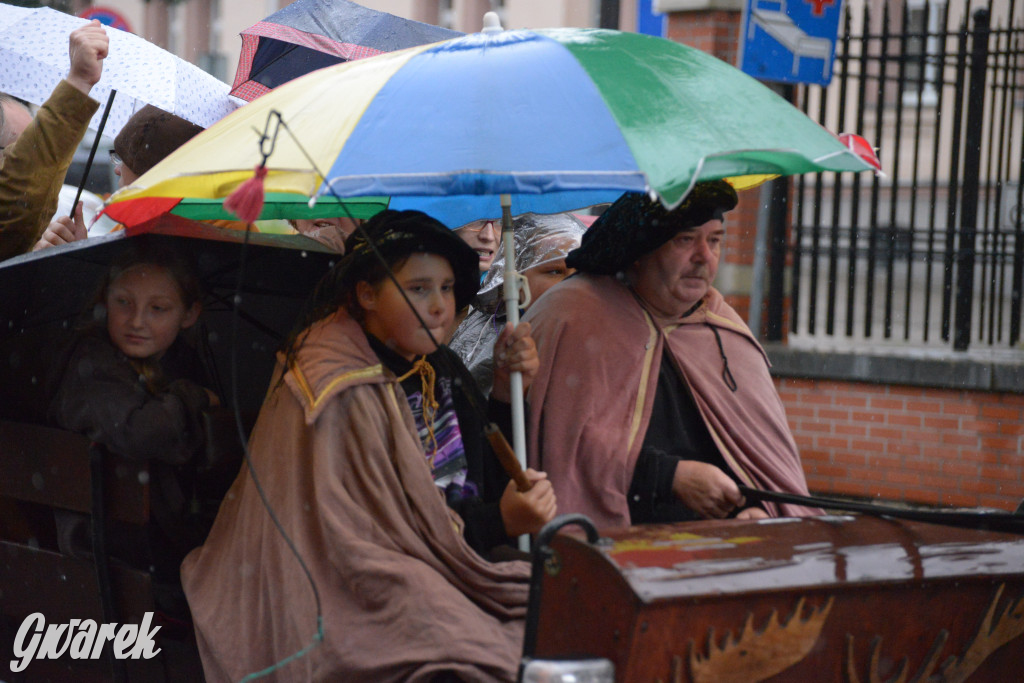 Gwarki 2025. Pochód w deszczu (cz. historyczna)