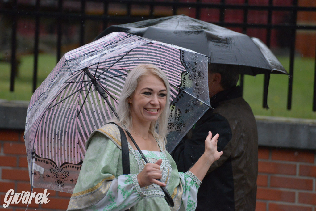 Gwarki 2025. Pochód w deszczu (cz. historyczna)