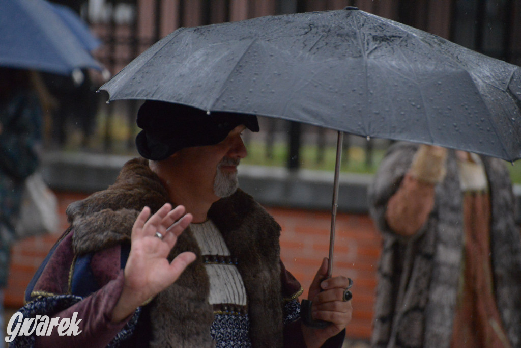 Gwarki 2025. Pochód w deszczu (cz. historyczna)