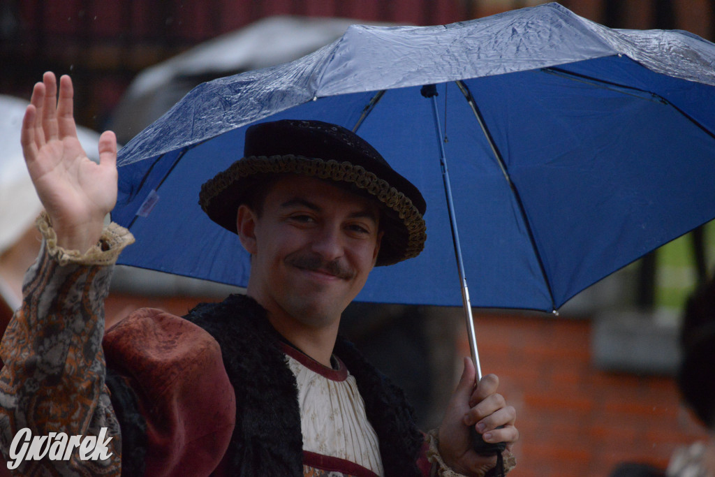 Gwarki 2025. Pochód w deszczu (cz. historyczna)