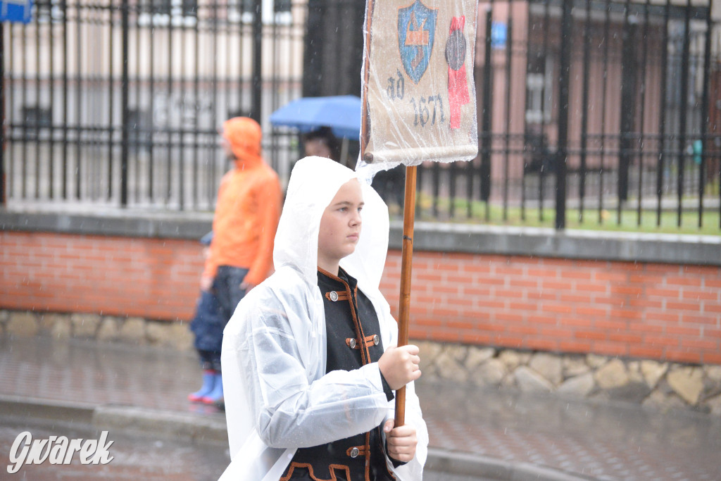 Gwarki 2025. Pochód w deszczu (cz. historyczna)