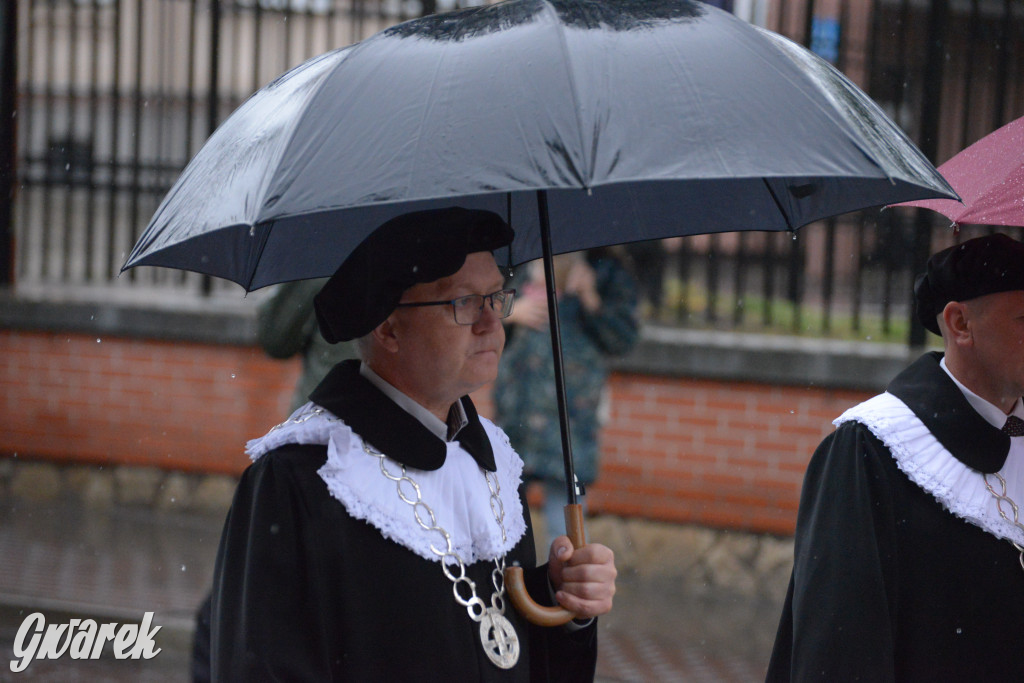 Gwarki 2025. Pochód w deszczu (cz. historyczna)