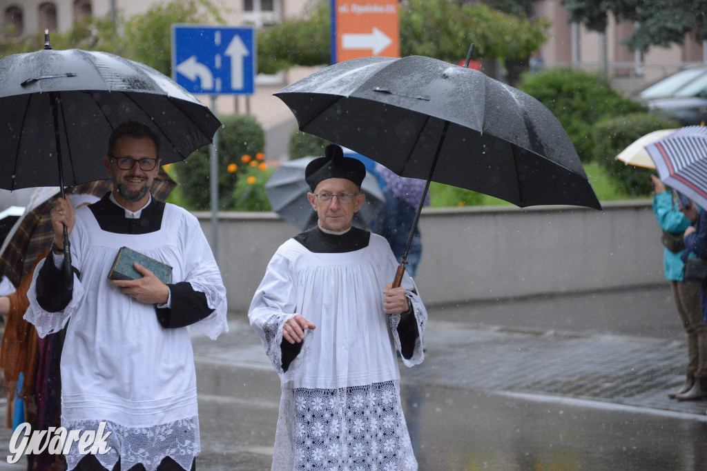 Gwarki 2025. Pochód w deszczu (cz. historyczna)