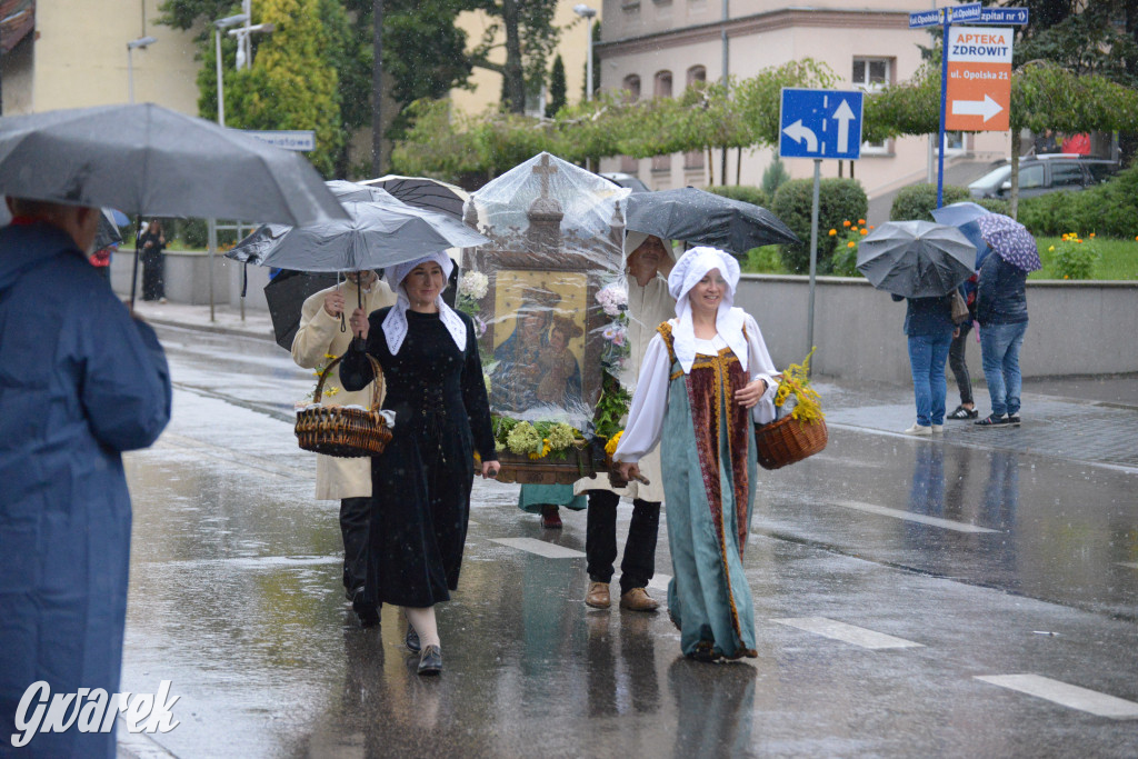 Gwarki 2025. Pochód w deszczu (cz. historyczna)