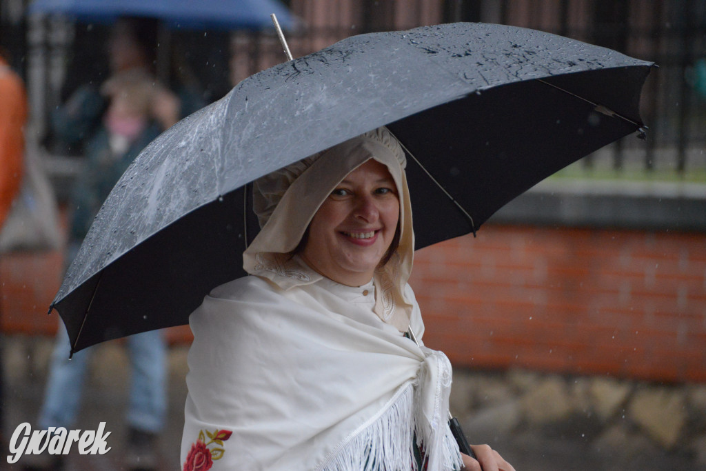 Gwarki 2025. Pochód w deszczu (cz. historyczna)