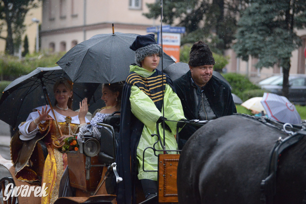 Gwarki 2025. Pochód w deszczu (cz. historyczna)