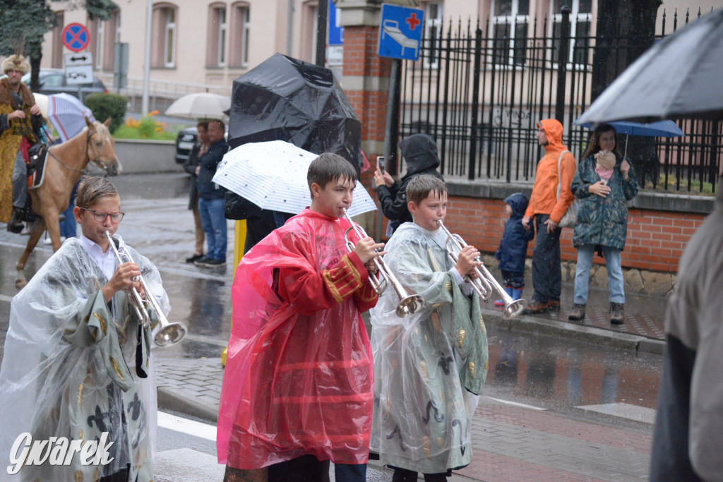 Gwarki 2025. Pochód w deszczu (cz. historyczna)