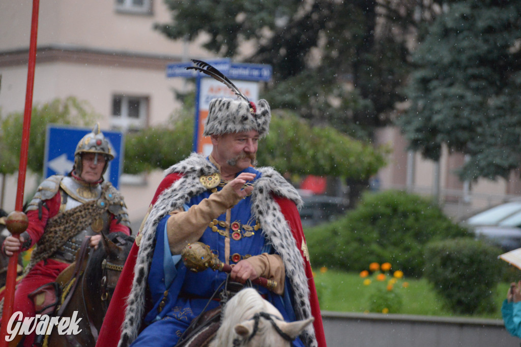 Gwarki 2025. Pochód w deszczu (cz. historyczna)